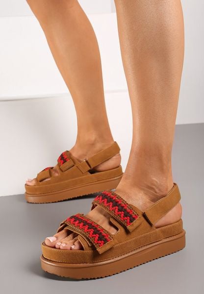 Brązowe Sandały na Platformie Zapinane na Rzepy Nleira. Brązowe sandały Renee, bez wzorów, eleganckie, bez obcasa, na platformie, bez zapięcia. Za 99.99 zł.