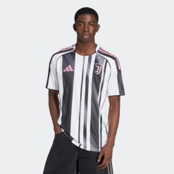 Koszulka piłkarska ADIDAS Juventus 25/26 domowa. Bluzki Adidas, s, bez wzorów, sportowe, bez kołnierzyka, bez ramiączek. Za 459.99 zł.