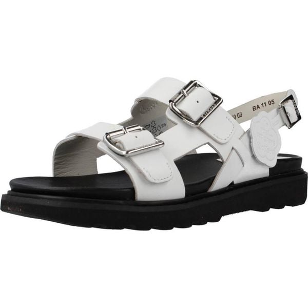 Sandały KICKERS 860710 50 Biały. Białe sandały Kickers, bez wzorów, ze skóry, bez obcasa, bez zapięcia. Za 291.99 zł.