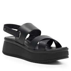 Sandały Lasocki. Czarne sandały Lasocki, bez wzorów, bez obcasa, na koturnie, bez zapięcia. Za 159.99 zł.