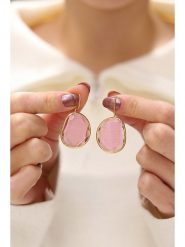 L'Atelier de Gaia Pozłacane kolczyki z elementami ozdobnymi rozmiar: onesize. Różowe kolczyki L'Atelier de Gaia, pozłacane, z zapięciem typu bigiel. Za 43.99 zł.