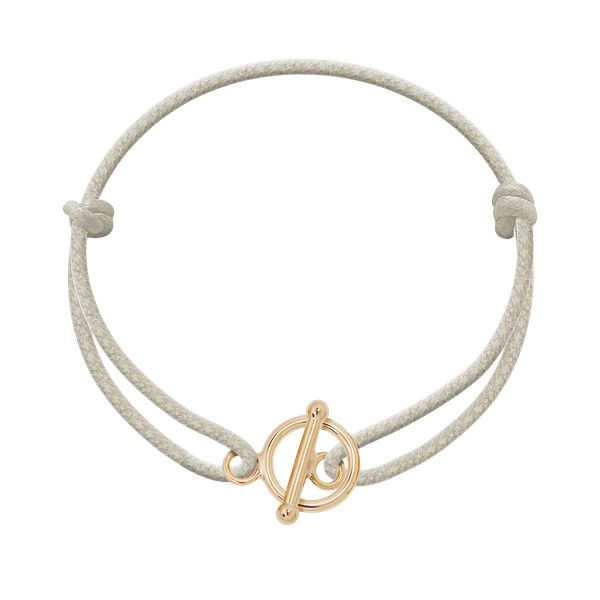 Bransoletka z pozłacanym okrągłym zapięciem na grubym perłowym sznurku. Białe bransoletki Lilou, z perłą, pozłacane. Za 59.00 zł.
