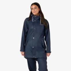 Kurtka przeciwdeszczowa turystyka damska Swedemount Väderöarna Coat wodoodporna. Niebieskie kurtki sportowe SWEDEMOUNT, bez wzorów, bez kaptura. W wyprzedaży za 207.00 zł.