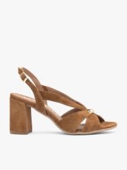 Jasnobrązowe sandały z ozdobą. Brązowe sandały Ryłko, z aplikacjami, ze skóry, eleganckie, bez obcasa, na obcasie, bez zapięcia. Za 449.99 zł.