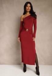Bordowa Sukienka z Wiskozą Aplikacją Marszczeniem i Wywiniętym Dekoltem Reilenna. Czerwone sukienki Renee, m, z aplikacjami, z wiskozy, bez kołnierzyka, bez ramiączek, maxi. Za 119.99 zł.