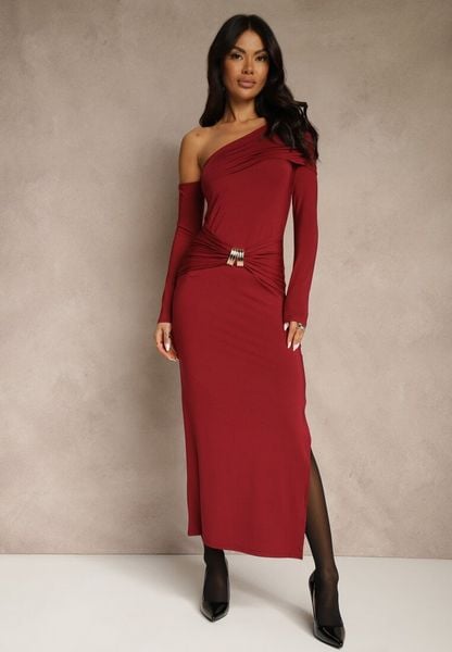 Bordowa Sukienka z Wiskozą Aplikacją Marszczeniem i Wywiniętym Dekoltem Reilenna. Czerwone sukienki Renee, m, z aplikacjami, z wiskozy, bez kołnierzyka, bez ramiączek, maxi. Za 119.99 zł.