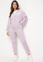 Fioletowy Komplet Welurowy Ozdobiony Cekinowym Lampasem Bluza z Kapturem i Spodnie Adoriasa. Fioletowe bluzy Born2be, s, bez wzorów, z weluru, z kapturem. Za 79.99 zł.