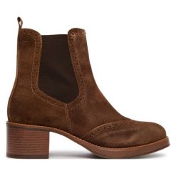 Botki Tamaris. Brązowe botki Tamaris, bez wzorów, bez obcasa, na słupku, bez zapięcia. Za 469.99 zł.