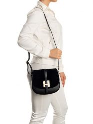 Lia Biassoni Skórzana torebka "Adda" w kolorze czarnym - 23 x 20 x 6 cm rozmiar: onesize. Czarne torby na ramię Lia Biassoni, bez wzorów, z materiału, na ramię, bez dodatków. Za 260.99 zł.