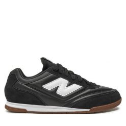 Sneakersy New Balance. Czarne czapki New Balance, bez wzorów. Za 259.99 zł.