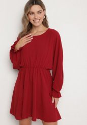 Bordowa Sukienka o Rozkloszowanym Kroju z Ozdobnymi Mankietami Terellea. Czerwone sukienki Born2be, na co dzień, bez wzorów, z jeansu, eleganckie, bez kołnierzyka, bez ramiączek, mini, kopertowe. Za 79.99 zł.