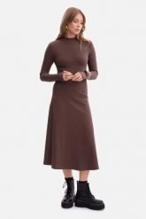 Bawełniana sukienka dzianinowa z golfem rozkloszowana brąz. Sukienki Bewear, do pracy, m, bez wzorów, z bawełny, biznesowe, bez kołnierzyka, bez ramiączek, rozkloszowane. Za 259.00 zł.