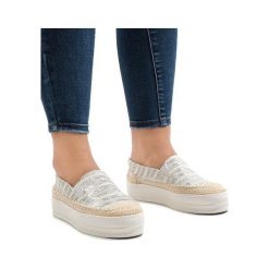 Białe trampki espadryle na platformie GH001. Białe espadryle ButyModne, bez wzorów, z gumy, bez obcasa, na platformie, bez zapięcia. Za 67.49 zł.