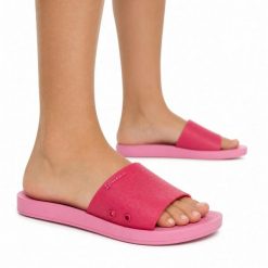 Klapki damskie Ipanama 83583 ANAT CLASSIC SLIDE FEM. Czerwone klapki Ipanema, bez wzorów, z materiału, bez obcasa. Za 55.00 zł.