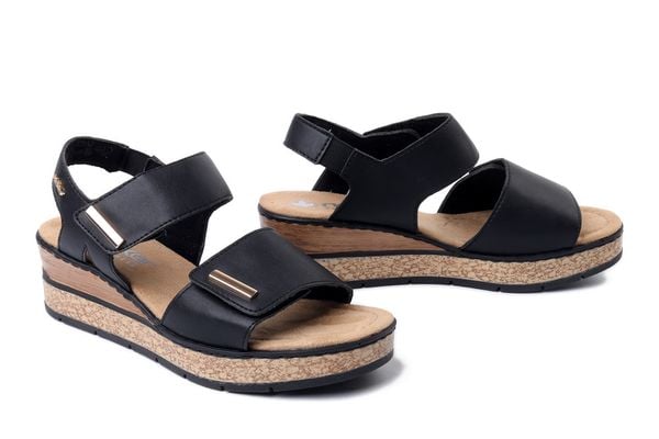 RIEKER 63781-00 black, sandały damskie. Czarne sandały Rieker, bez wzorów, z gumy, bez obcasa, bez zapięcia. Za 237.93 zł.