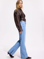 Jeansy flare z rozcięciami - niebieski. Niebieskie jeansy Reserved, bez wzorów. Za 129.99 zł.