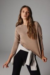 BLUZKA LOTOS TAUPE S - Flawless. Bluzki Flawless, s, bez wzorów, z dzianiny, klasyczne, bez kołnierzyka, bez ramiączek. Za 267.00 zł.