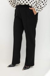 Klasyczne czarne spodnie z gumką i kieszeniami On Repeat czarne Plus Size Oversize. Czarne spodnie materiałowe Moda Size Plus Iwanek, do pracy, plus size, bez wzorów, z elastanu, plus size, krótkie. Za 169.90 zł.