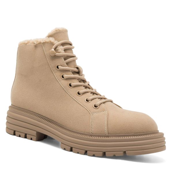 Trzewiki Jenny Fairy. Brązowe botki Jenny Fairy, bez wzorów, bez obcasa, na płaskiej podeszwie, bez zapięcia. Za 169.99 zł.