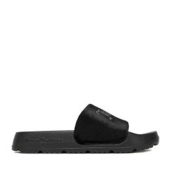 Klapki Juicy Couture. Czarne klapki Juicy Couture, bez wzorów, bez obcasa. Za 119.99 zł.