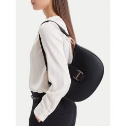 Torebka GINO ROSSI. Czarne torebki klasyczne Gino Rossi, bez wzorów, bez dodatków. Za 229.99 zł.