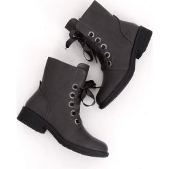 Botki sznurowane workery szare ZX2805 Grey. Szare botki ButyModne, bez wzorów, ze skóry, bez obcasa, na płaskiej podeszwie, bez zapięcia. W wyprzedaży za 99.00 zł.