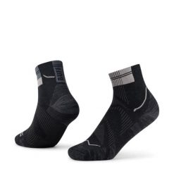Skarpety BUFF CoolNet Quarter. Czarne skarpety Buff, bez wzorów, z elastanu. Za 109.99 zł.