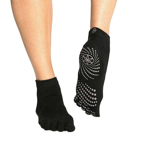Skarpety Antypoślizgowe Dla Dorosłych, Unisex. Czarne skarpety GAIAM, bez wzorów, z bawełny. Za 103.00 zł.