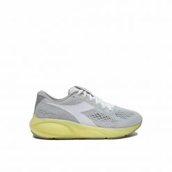 Obuwie Sportowe Damskie Diadora Freccia Szary. Szare obuwie sportowe Diadora, bez zapięcia. Za 179.99 zł.