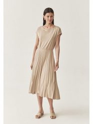 TATUUM Sukienka w kolorze beżowym rozmiar: L. Brązowe sukienki Tatuum, l, bez wzorów, bez kołnierzyka, bez ramiączek, midi. Za 223.45 zł.