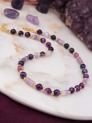 Pierres de Jade Pozłacany naszyjnik z elementami ozdobnymi - dł. 45 cm rozmiar: onesize. Różowe naszyjniki Pierres de Jade, z ametystem, pozłacane. Za 69.99 zł.