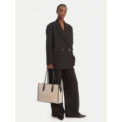 Torebka Coccinelle. Brązowe shopper Coccinelle, bez wzorów, bez dodatków. Za 1,399.99 zł.