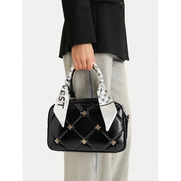 Torebka Nine West. Czarne torebki klasyczne Nine West, bez wzorów, bez dodatków. Za 160.99 zł.