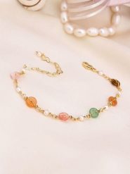 Pierres de Jade Pozłacana bransoletka z perłami i kocim okiem rozmiar: onesize. Białe bransoletki Pierres de Jade, z perłą, pozłacane. Za 43.99 zł.