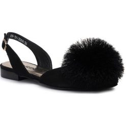 Sandały KARINO - 3084/003-P Czarny. Czarne sandały Karino, z aplikacjami, z materiału, bez obcasa, na obcasie, bez zapięcia. W wyprzedaży za 179.00 zł.