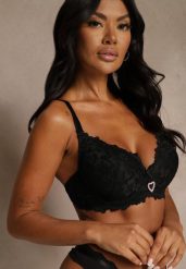 Czarny Koronkowy Biustonosz Ozdobiony Cyrkoniowym Sercem Bothilei. Czarne biustonosze Renee, bez wzorów, z jeansu. Za 39.99 zł.