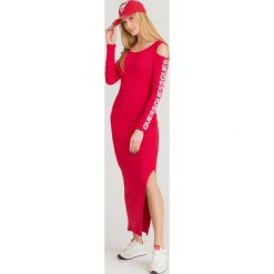 SUKIENKA FIONA Guess. Czerwone sukienki Guess, na imprezę, l, z aplikacjami, z elastanu, bez kołnierzyka, bez ramiączek, maxi, dopasowane. Za 399.00 zł.