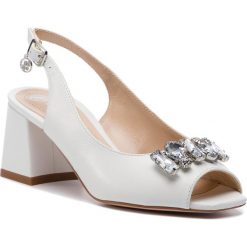 Sandały SOLO FEMME - 52218-13-H52/000-07-00 Biały. Białe sandały Solo Femme, bez wzorów, z materiału, bez obcasa, na obcasie, bez zapięcia. W wyprzedaży za 289.00 zł.