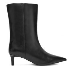 Botki Gino Rossi. Czarne botki Gino Rossi, bez wzorów, bez obcasa, na szpilce, bez zapięcia. Za 479.99 zł.