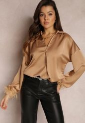 Beżowa Bluzka Satynowa z Piórkami przy Rękawach Menese. Brązowe bluzki Renee, z aplikacjami, z jeansu, eleganckie, bez kołnierzyka, bez ramiączek. W wyprzedaży za 83.99 zł.