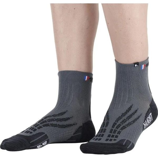 Skarpetki Monnet X-Light. Czarne skarpety MONNET, bez wzorów, z elastanu. Za 93.50 zł.