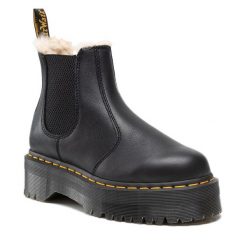 Sztyblety Dr. Martens. Czarne botki Dr. Martens, bez wzorów, bez obcasa, na płaskiej podeszwie, bez zapięcia. Za 1,139.00 zł.