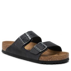 Klapki Birkenstock. Czarne klapki Birkenstock, bez wzorów, bez obcasa. Za 349.99 zł.