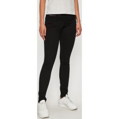 Tommy Jeans - Jeansy. Czarne jeansy Tommy Jeans, bez wzorów, z obniżonym stanem. Za 429.90 zł.