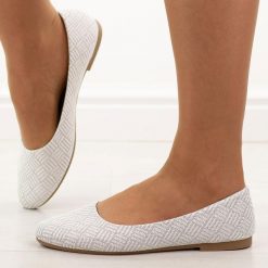 Białe baleriny damskie Evento 9047. Białe baleriny eVento, bez wzorów, z jeansu, bez obcasa, na płaskiej podeszwie. Za 89.00 zł.