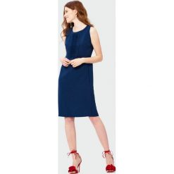 Elegancka sukienka z koronką. Sukienki Greenpoint, bez wzorów, z koronki, eleganckie, bez kołnierzyka, bez ramiączek. Za 59.99 zł.