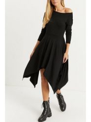 Milan Kiss Sukienka w kolorze czarnym rozmiar: M. Czarne sukienki Milan Kiss, m, bez wzorów, z asymetrycznym kołnierzem, bez ramiączek, midi, asymetryczne. Za 165.99 zł.