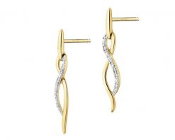 Kolczyki z żółtego złota z diamentami - 0,02 ct - próba 585. Żółte kolczyki Apart, z diamentem, złote. Za 1,990.00 zł.