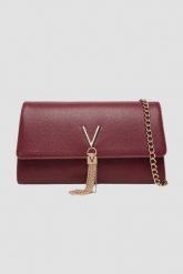 VALENTINO Bordowa kopertówka Pochette. Czerwone kopertówki Valentino by Mario Valentino, bez wzorów, bez dodatków. W wyprzedaży za 188.99 zł.