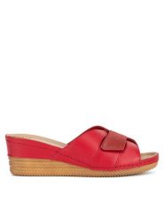 Go Soft Klapki ARC-2309-07 Czerwony. Czerwone klapki GO SOFT, bez wzorów, ze skóry, bez obcasa. Za 89.99 zł.